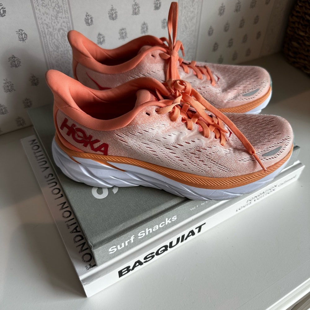 Size 7 HOKA Clifton 8